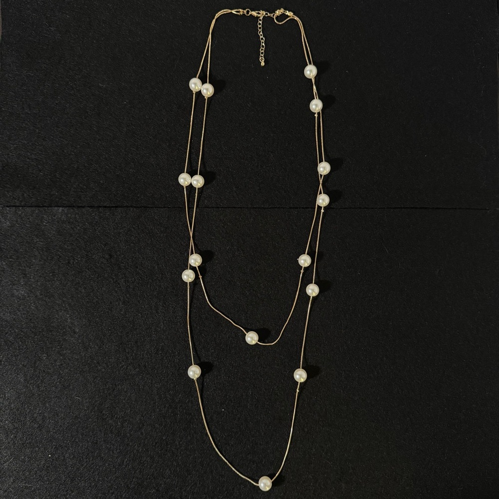 Elegant Gold and Pearl Necklace